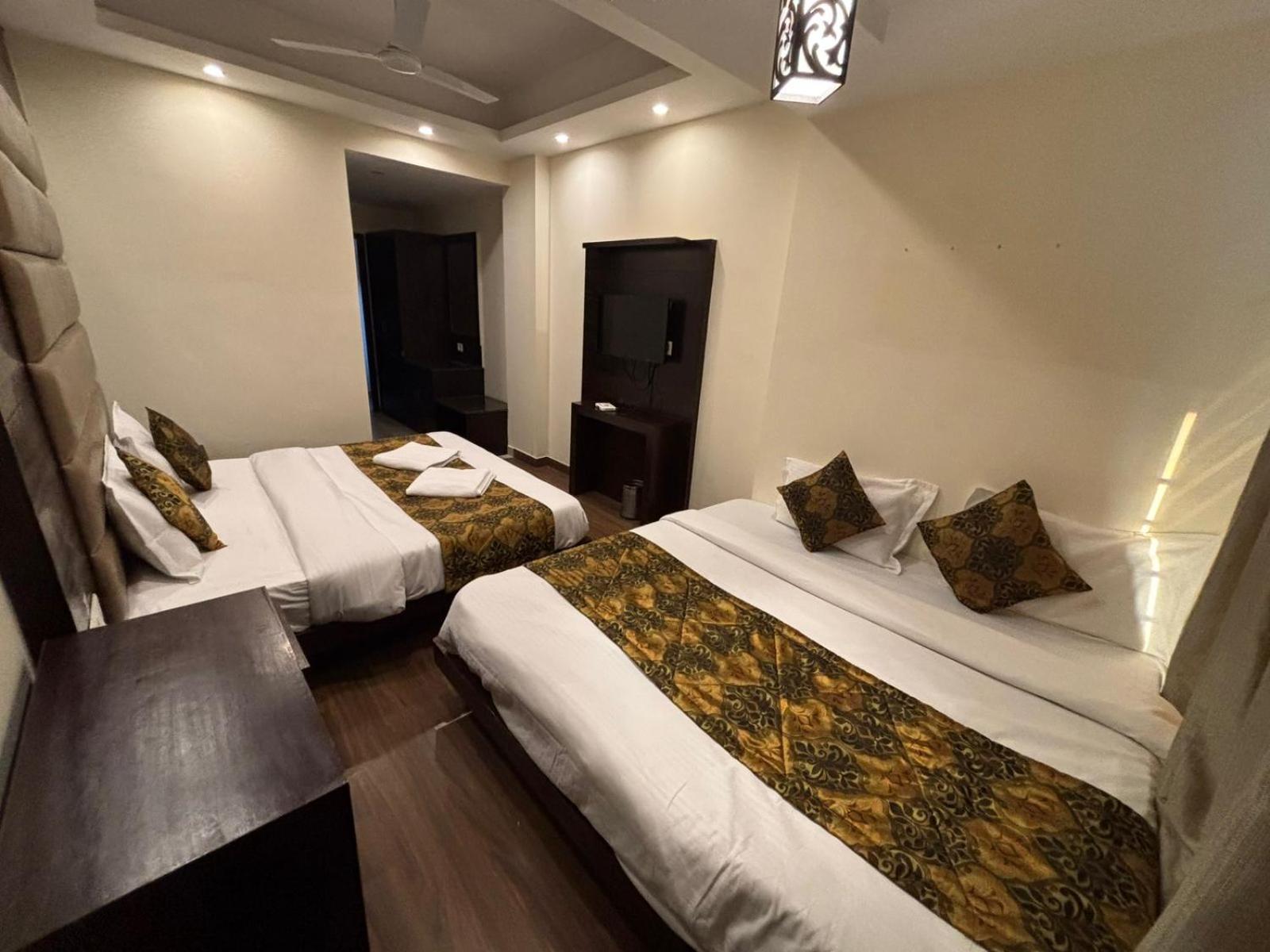 The Bunkk Inn Hotel & Restaurant Mussoorie Exterior foto