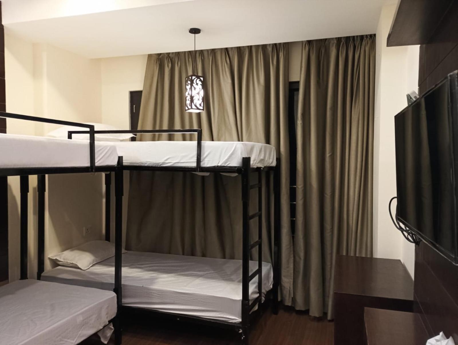 The Bunkk Inn Hotel & Restaurant Mussoorie Exterior foto